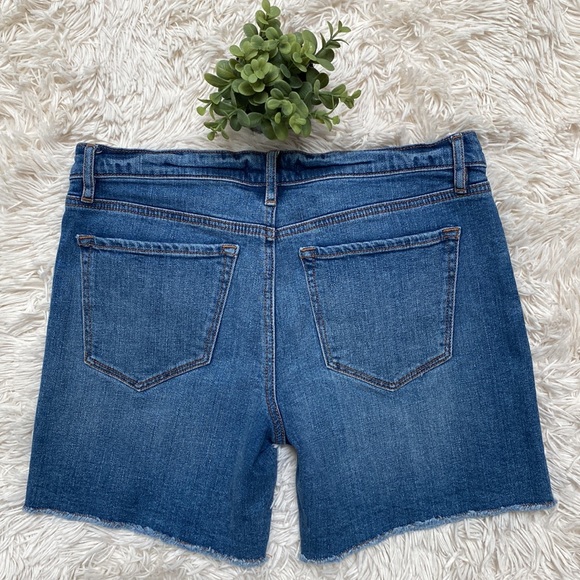 Loft Raw Hem Jean Shorts 💗 Medium Wash - Picture 5 of 11